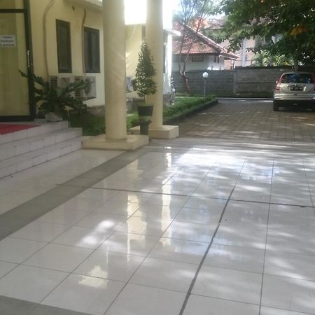Готель Edutel Undiksha Сінгараджа Екстер'єр фото